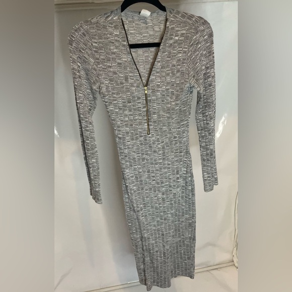 Coco Avante Dresses & Skirts - Coco Avante Gray Long Sleeve adjustable zippered neck line midi knit Dress